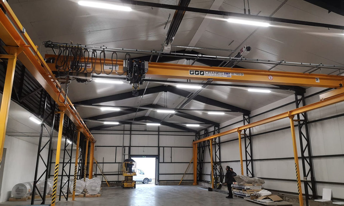 Narancssárga Eco-Cranes híddaru új gyártócsarnokban
