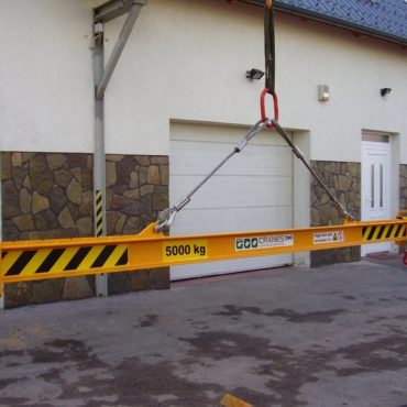 Sárga emelőgerenda 5000 kg-os teherbírással, kötözőhevederekkel
