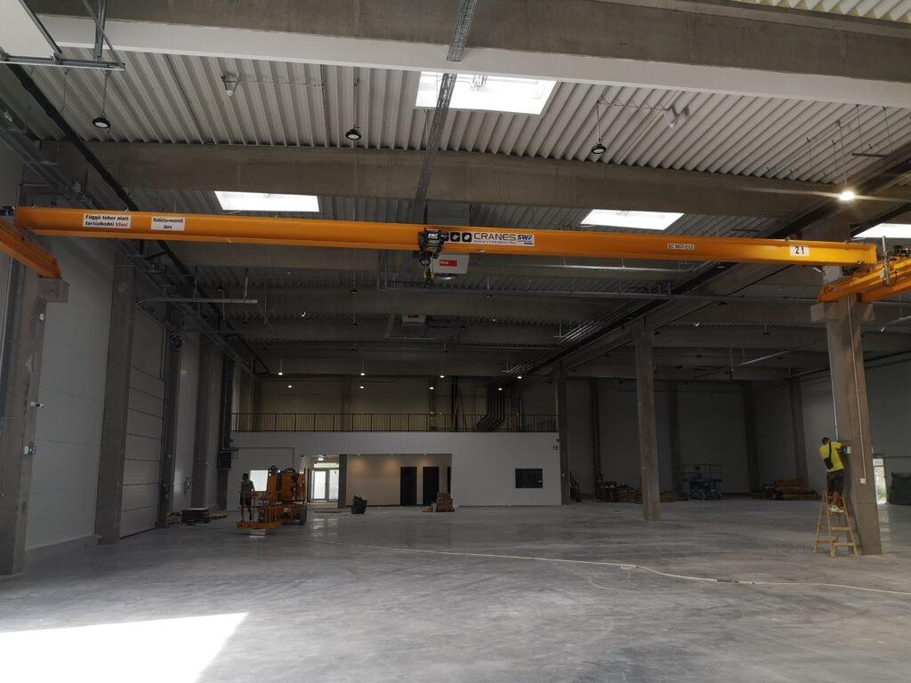 Egyfőtartós híddaru ipari csarnokban